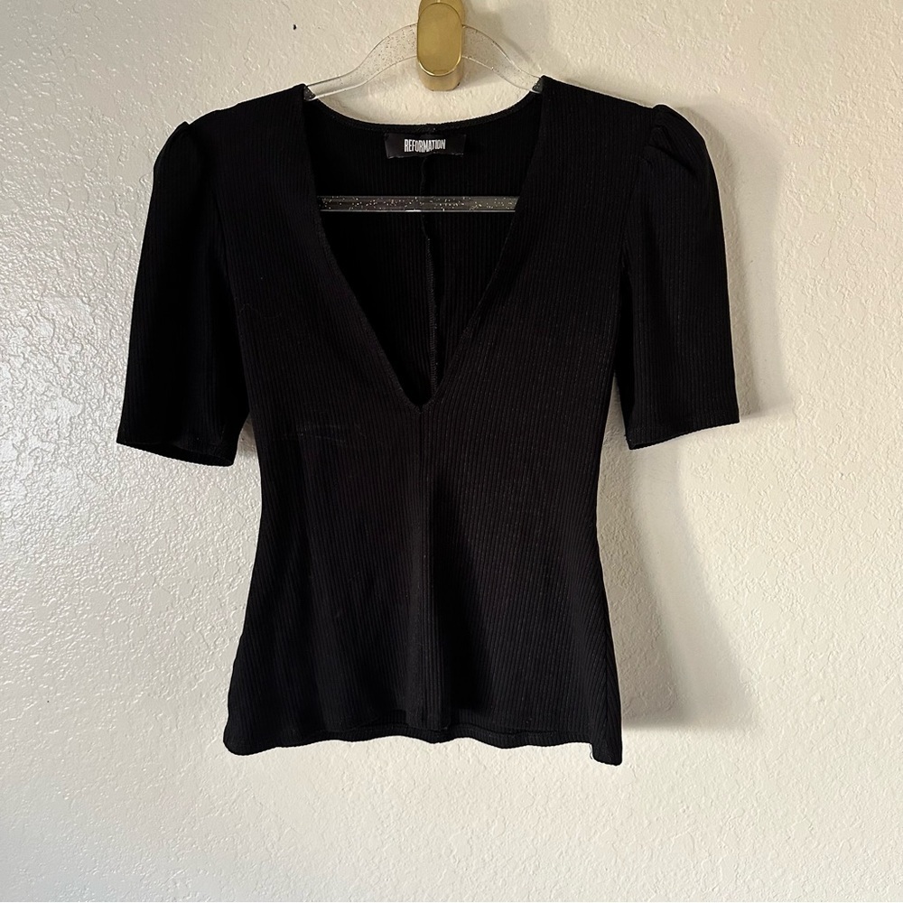 Reformation black ribbed deep plunge v neck top size XS - Picture 2 of 9